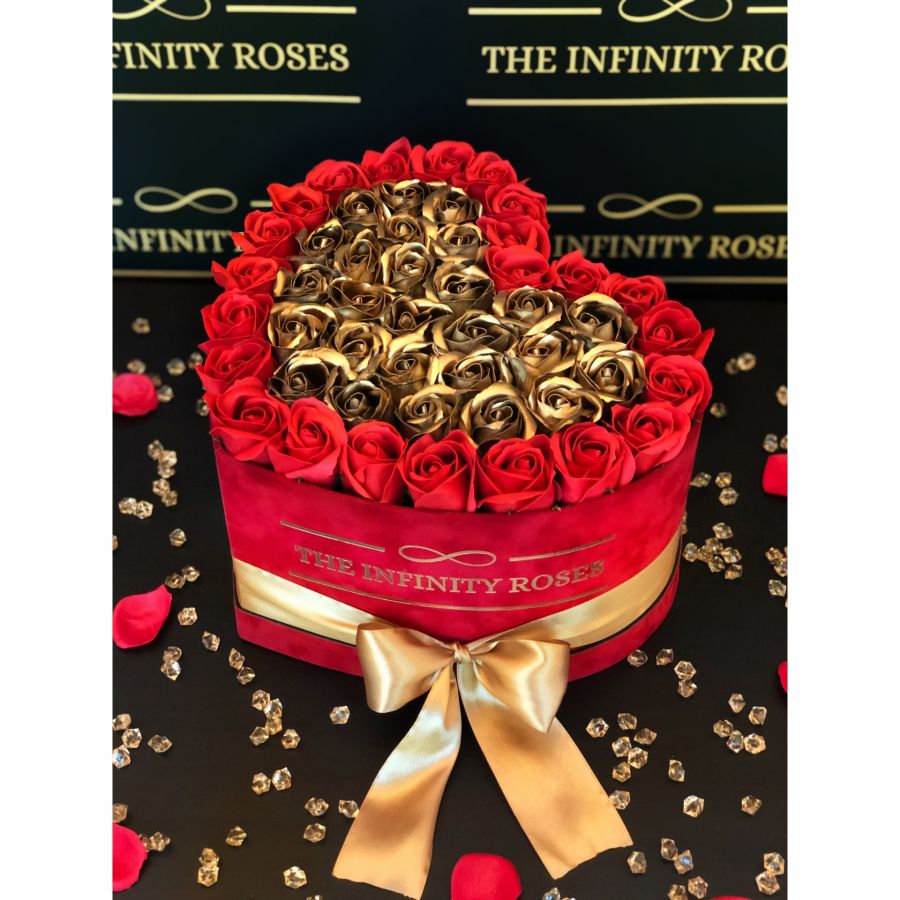 HEART BOX Cutie de catifea rosie inima cu 47-49 de trandafiri
