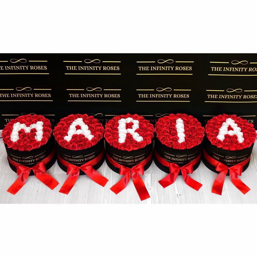 Cutie personalizata cu litera A cu 75 de trandafiri Cutii cu nume MARIA
