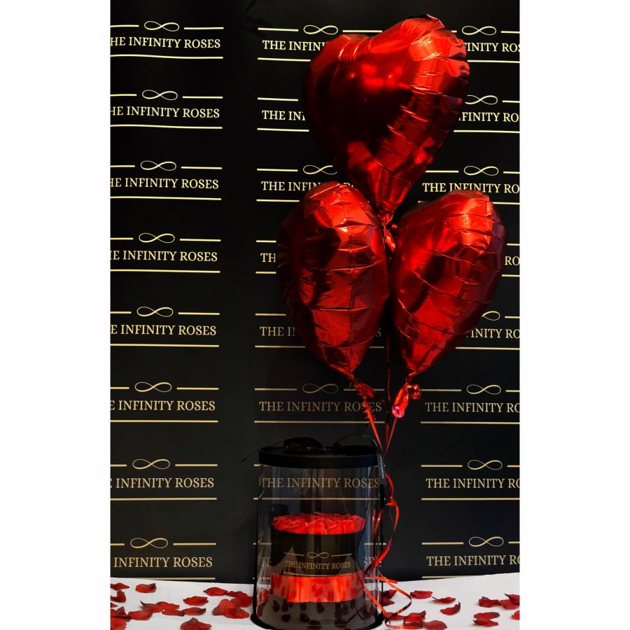 Cutie cu 19 trandafiri in cutie speciala de cadou cu 3 baloane cu heliu in forma de inimioara