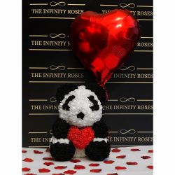 Urs panda din trandafiri cu inimioara cu un balon cu heliu inimioara