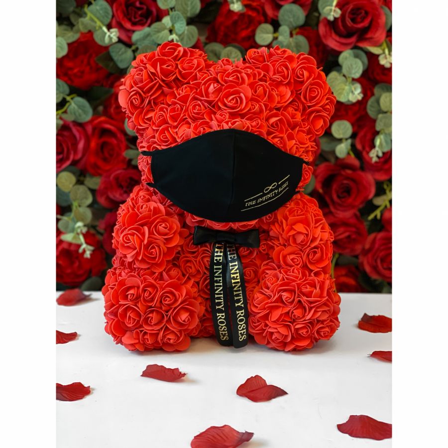 Ursulet panda din trandafiri cu inimioara  Ursulet din trandafiri rosu cu masca , 40 cm inaltime