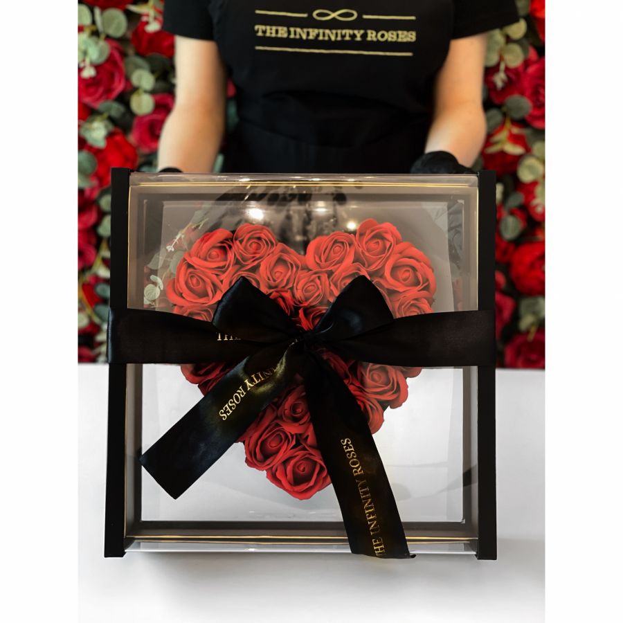 Aranjament floral in forma de inima cu 47-49 trandafiri-editie speciala Valentine’s Day Inima din trandafiri in cutie