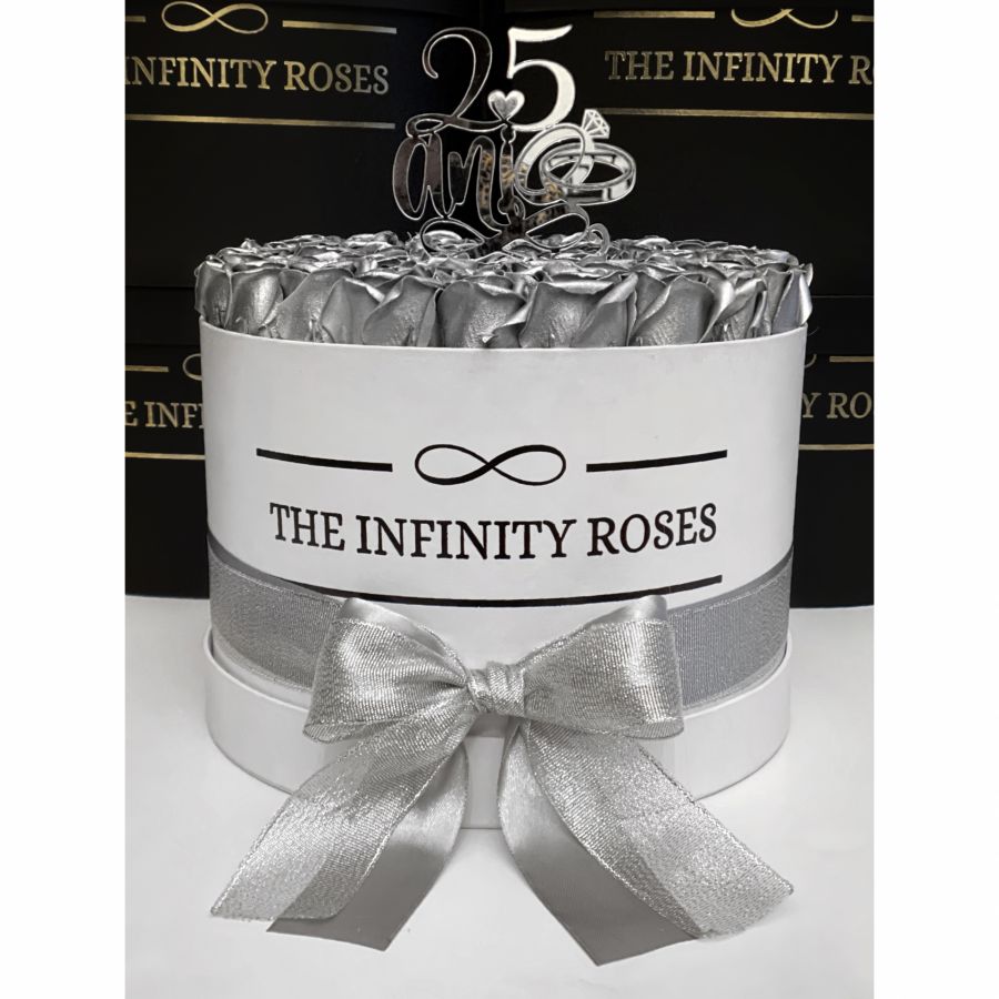 Tablou personalizatpentru nasi cu mesajul “ Vreti sa fiti nasii nostri? “ Cutie cu trandafiri argintii pentru aniversare nunta de argint(25 de ani de casatorie)