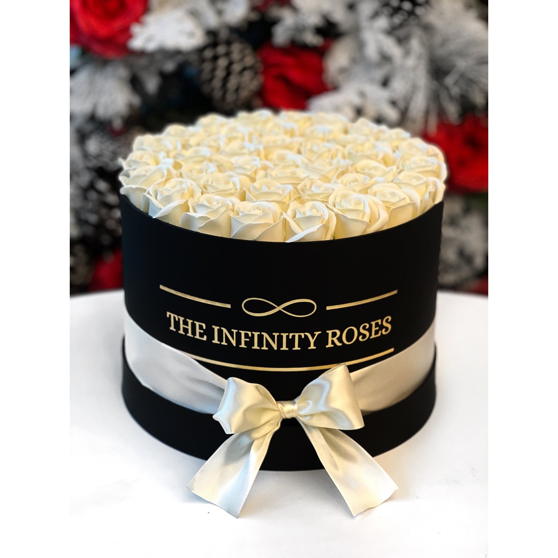 Cutie medie cu 39 trandafiri ivoire